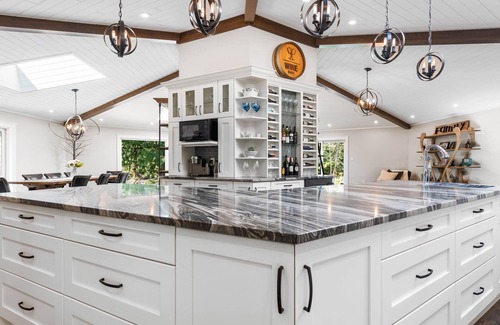 Hope House | Stunning waterfront getaway! Luxury home on acreage, natures paradise