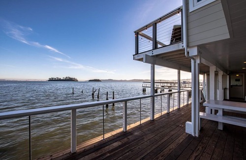 San Rafael House | STUNNING WATERFRONT BAYHOUSE 15 MIN TO GG BRIDGE AND 45 MINUTES TO NAPA