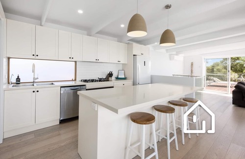 Sorrento House | Style In Sorrento *1 NIGHT FREE* Bay Views, Spa, Snooker, 550m to Beach