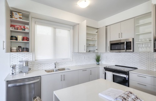 Bradford House | Stylish and Cozy Suite