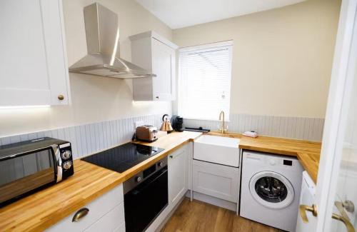 Dunfermline Apartment | Stylish 1-Bed Apartment in the Heritage Quarter