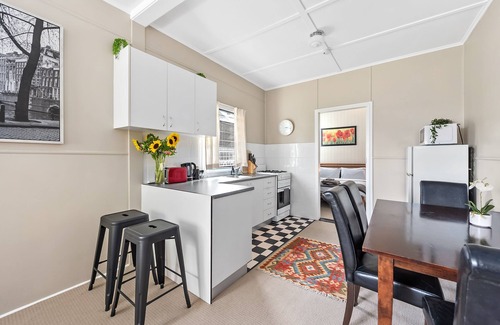 New Farm Apartment | Stylish 1 Bedroom Apartment ~ New Farm