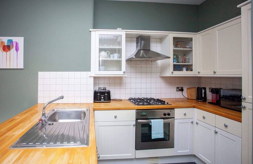 North West Apartment | Stylish 1 Bedroom Flat in Glasgow West End