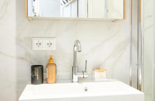 Oude Pijp Apartment | Stylish 1-Bedroom near the Canal & Albert Cuyp Market
