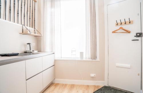 Oude Pijp Apartment | Stylish 1-Bedroom near the Canal & Albert Cuyp Market
