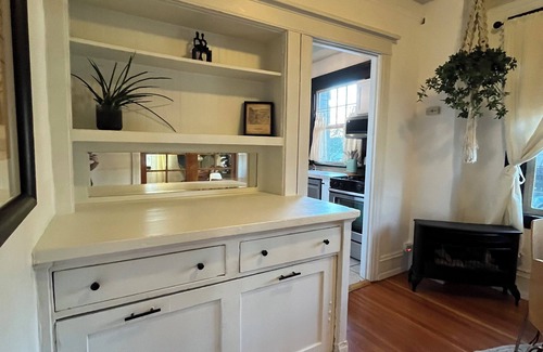 Alphabet Historic District Condo | Stylish 1BR condo in historic building- premium location in Nob Hill NW Alphabet