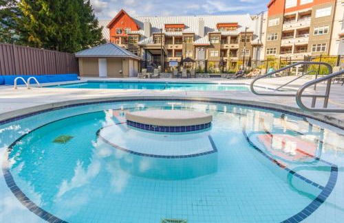 Whistler Creekside House | Stylish 1BR, Sleeps 4 Pool, Hot Tub, Walk to Shops