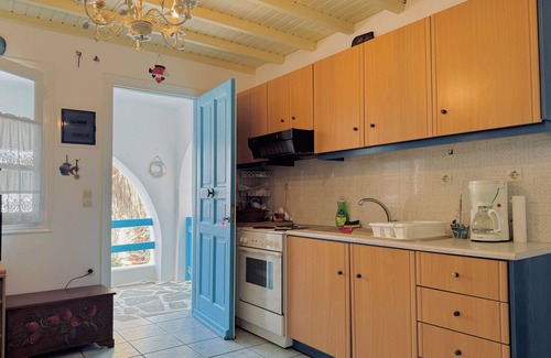 Ornos Apartment | Stylish 2 Bd Escape Apt at Ornos Beach