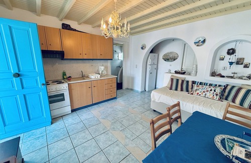 Ornos Apartment | Stylish 2 Bd Escape Apt at Ornos Beach