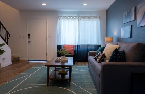 Inglewood Apartment | Stylish 2 bed 1 and half Bath Apartment near Sofi Stadium, LAX, Forum
