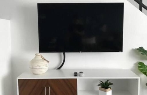 Inglewood Apartment | Stylish 2 bed 1 and half Bath Apartment near Sofi Stadium, LAX, Forum