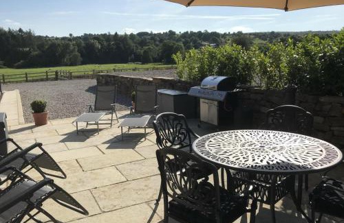 Winkhill House | Stylish 2 Bed Peak Dist Cottage Barn Alton Towers