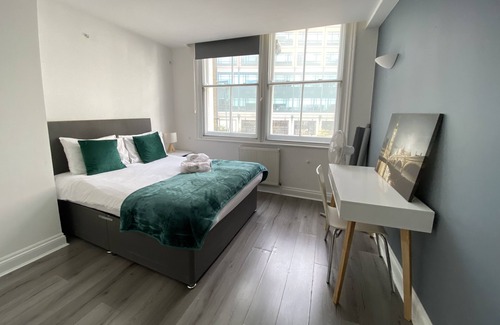 Bishopsgate Apartment | Stylish 2-bedroom, 2-bathroom apartment in the heart of London.