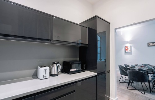 Clerkenwell Apartment | Stylish 2-Bedroom Apartment with Balcony in Clerkenwell