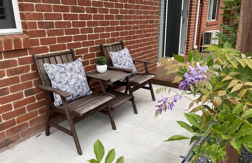 Hodgson Vale House | Stylish 2 Bedroom Guesthouse