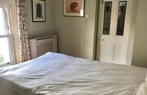 Glasnevin House | Stylish 2 Bedroom Cottage Near Botanical Gardens