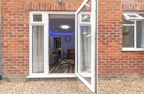Reading Apartment | Stylish 2 Bedroom House