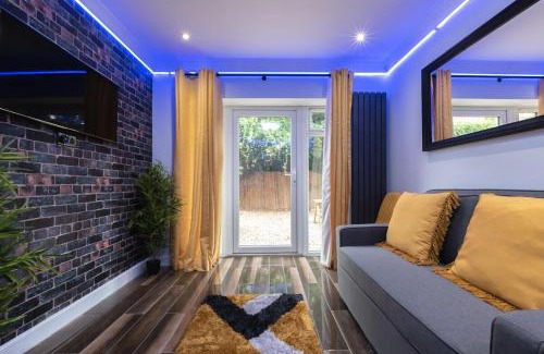 Reading Apartment | Stylish 2 Bedroom House