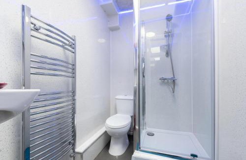 Reading Apartment | Stylish 2 Bedroom House