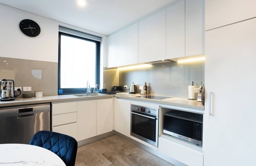 South Perth Apartment | Stylish 2-BR Apartment in the Heart of South Perth