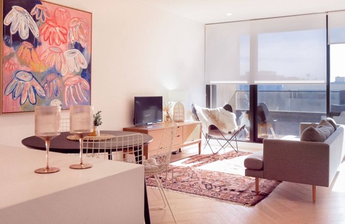 Collingwood North Apartment | Stylish 2bed Apartment in Fitzroy - Free Parking