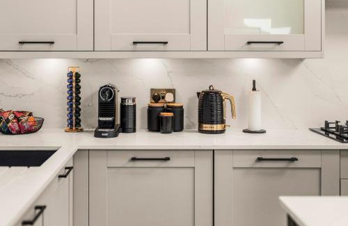 Islington Apartment | Stylish 2BR Apt in Highbury & Islington with Garden