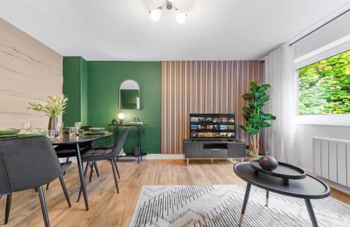 Luton Apartment | Stylish 2BR Flat near Airport & Stadium, Sleeps 6