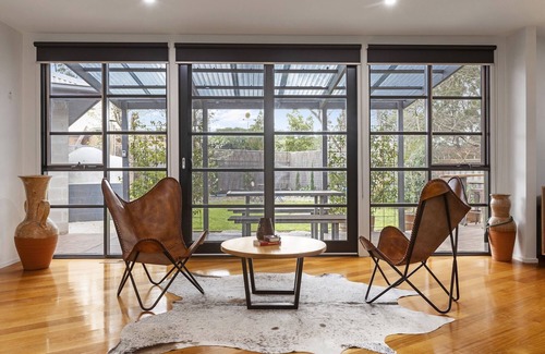 Drysdale House | Stylish 3-Bedroom and Outdoor Grill and Pizza Oven