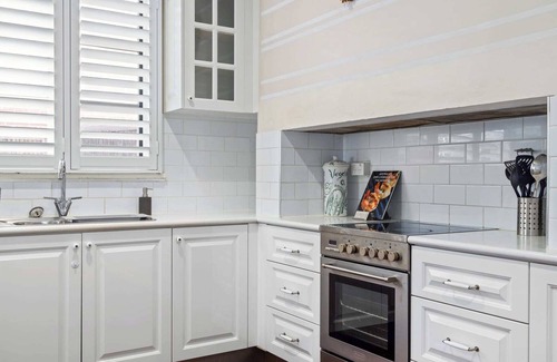 Doubleview House | Stylish 3-Bedroom Home – Near Scarborough Beach