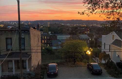 Clifton Heights House | Stylish 3-bedroom house: Amazing view, charming back porch & off street parking