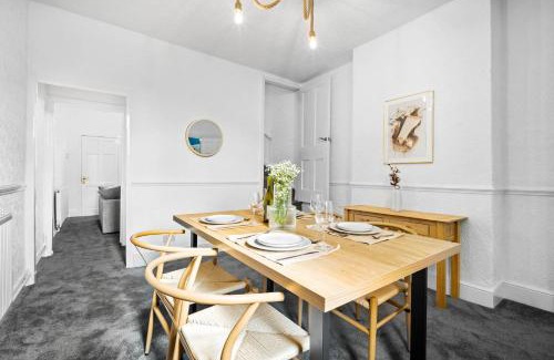 Birmingham House | Stylish 3 Bedroom House - 6 Guests - Garden - Parking - Netflix - Wifi - 17M