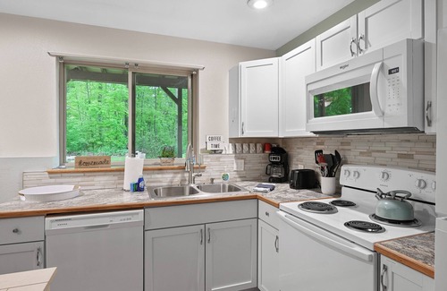 Mosinee Apartment | Stylish 3-Bedroom Lower-Level Getaway with Private Entrance & Modern Comforts
