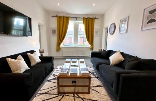 Heaton Apartment | Stylish 3Bed apartment with FREE PARKING