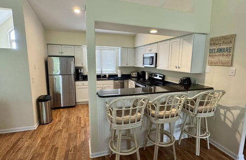 Plantations East Condo | 🏖️ Stylish 3BR Beach Condo | Close to Lewes & Rehoboth | Parking + Porch