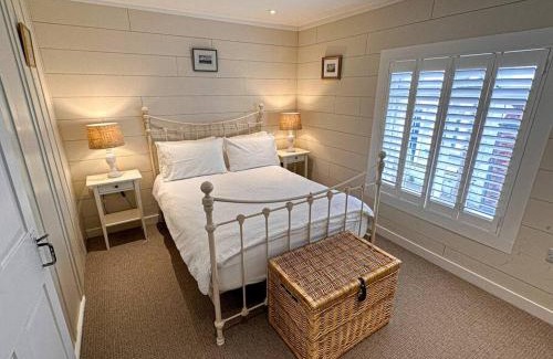 Cowes House | Stylish 3BR Cowes Cottage Close To The Waterfront
