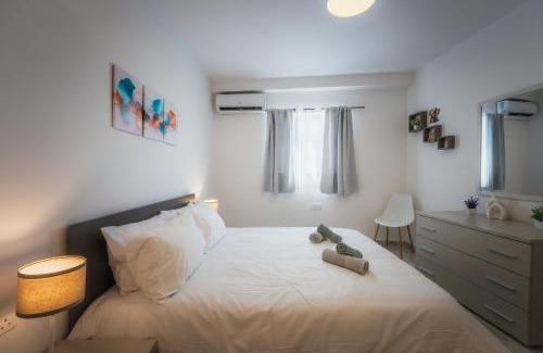 Xewkija Apartment | Stylish 3BR Gozo Escape with Wifi & Homey Touches!
