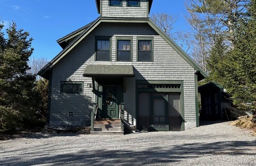 New Harbor House | Stylish 4 Bedroom 3 Bathroom House in Bristol