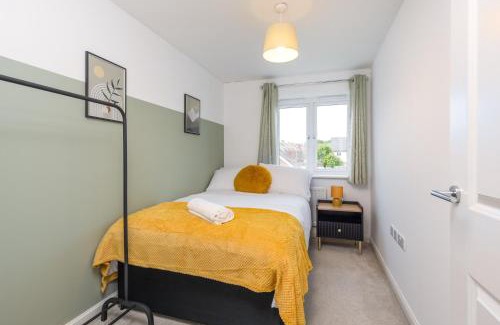 Maidstone House | Stylish 4 Bedroom House-Sleeps 7-Parking-Nr Hospital-Contractors Deal