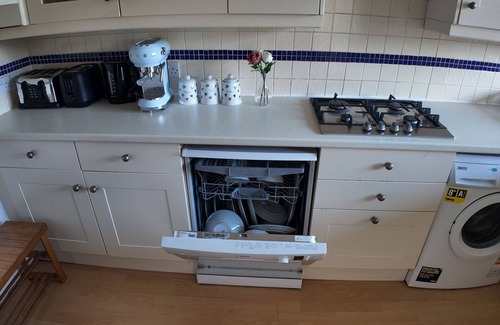 Thamesfield Apartment | Stylish 5BR/3BA Duplex in Prime London Zone 2 | Near River, Tube & Parks