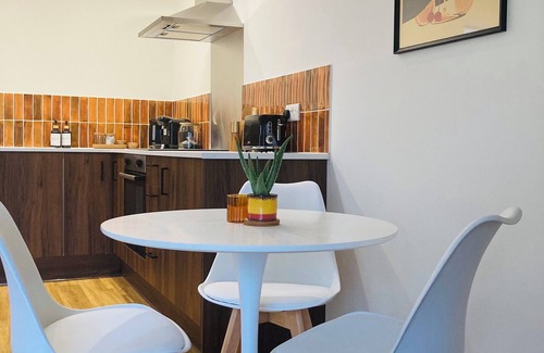 Sherborne Apartment | Stylish and Comfortable Retro Annexe - 1km from the heart of Sherborne