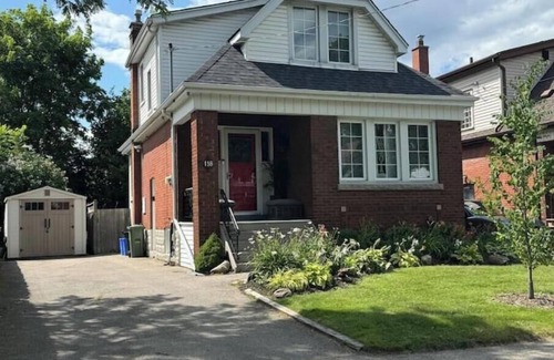 Hamilton House | Stylish and cozy century craftsman near escarpment. Minutes to shops & dining!
