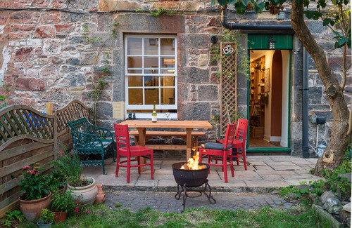 Newington House | Stylish and Old-world Home Minutes From City yet Surrounded in Green and Country