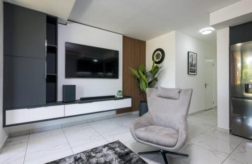 Hillhead Apartment | Stylish and Slick Sibaya E214 with Inverter