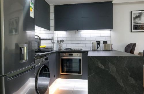 Hillhead Apartment | Stylish and Slick Sibaya E214 with Inverter