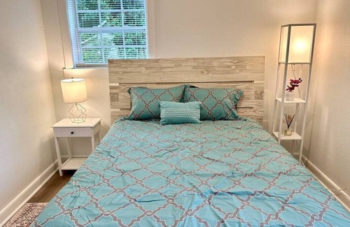 Hickory House | Stylish apartment in central location