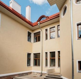 Viljandi Apartment | Stylish Apartment in Historic Villa Doll, City Center