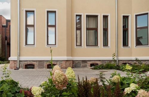 Viljandi Apartment | Stylish Apartment in Historic Villa Doll, City Center