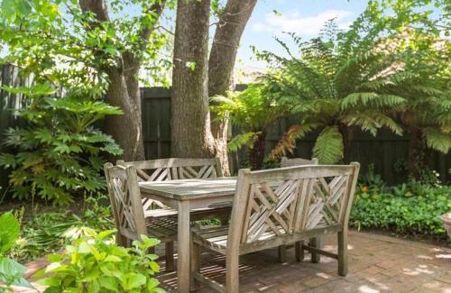 Malvern East Apartment | Stylish Apartment, Malvern East