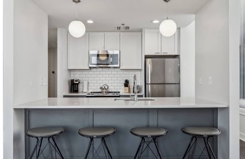 Downtown Pittsburgh Hotel | Stylish Apartment w/Kitchen & Laundry in Iconic Union Station Downtown | 4 Units