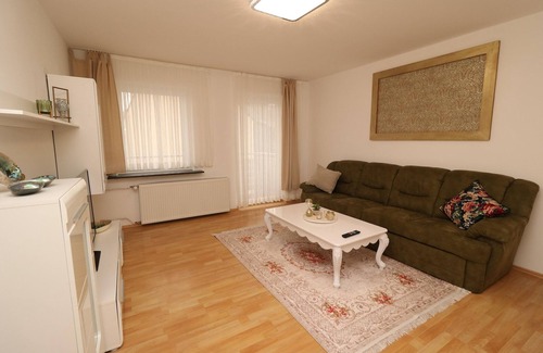 Frohnhausen Apartment | Stylish Apartment with Terrace